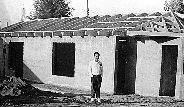 Construcción de las primeras instalaciones del colegio